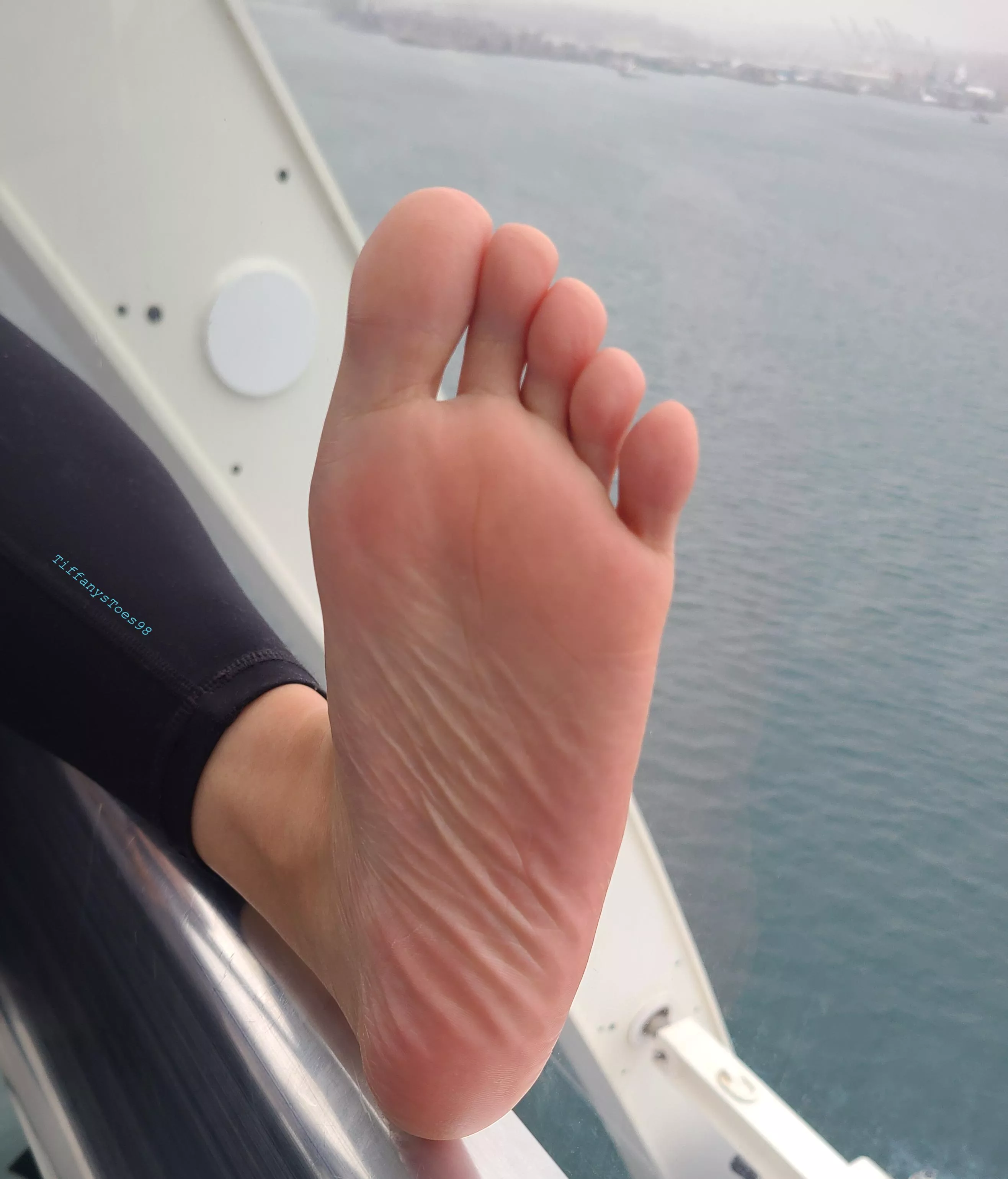 Are my feet too flat to be sexy? That's what I was told ! 🥵 I bet they could still make you 💦💦