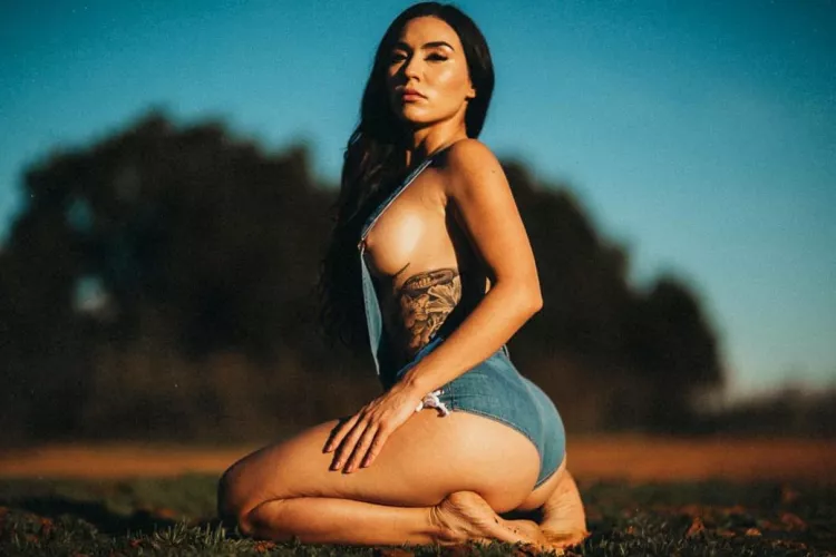 Are side boobs appreciated on a Titty Tuesday Are side boobs appreciated on a Titty Tuesday