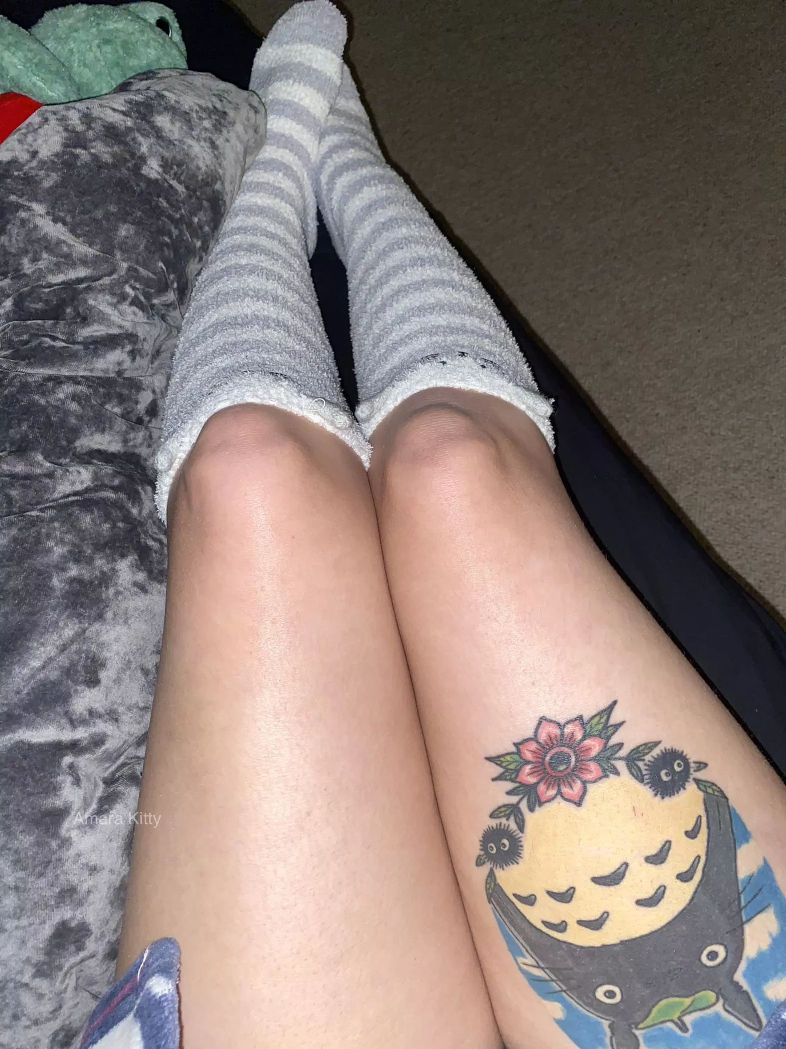 Are these thighs deserving of kissies? Are these thighs deserving of kissies?