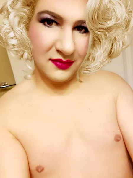 Are topless bi girls allowed here ๐ค Are topless bi girls allowed here ๐ค