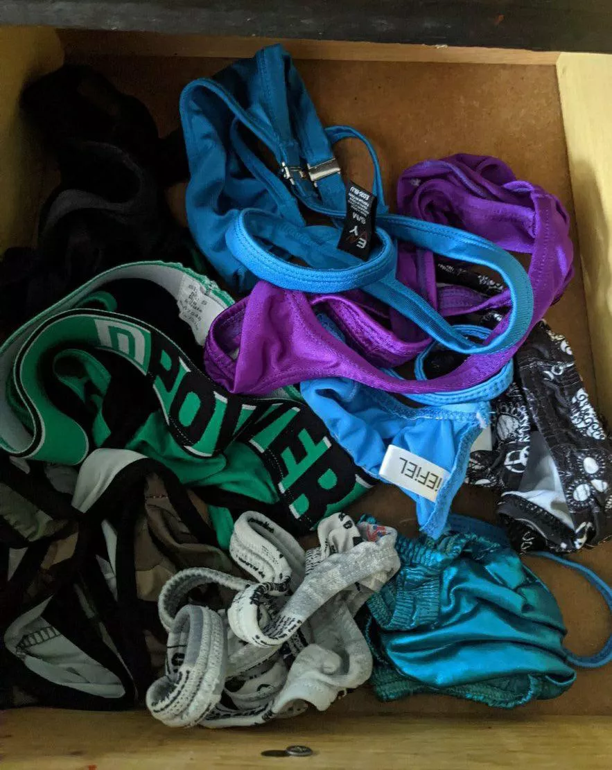 Are you alone at home and bored? You got access to your moms/wife/gfs panties and bras and her sex toys. You want to do as I say and get cucked?