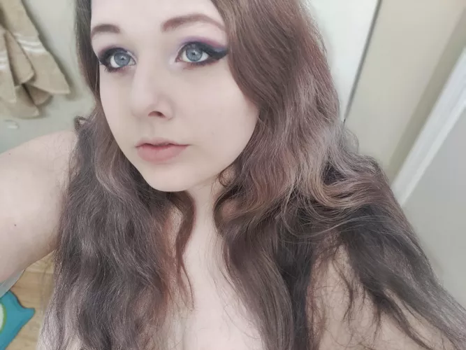 Are you into blue eyed big girls like me?