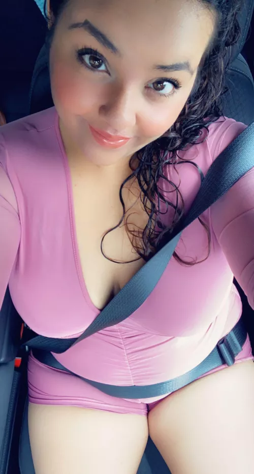 ๐บAre you into chubby Puerto Rican milfs? Take a peak in the comments for my free link! I respond daily and am always excited to meet new people! Iโm down for suggestions and kinks, pick your poison baby๐บ