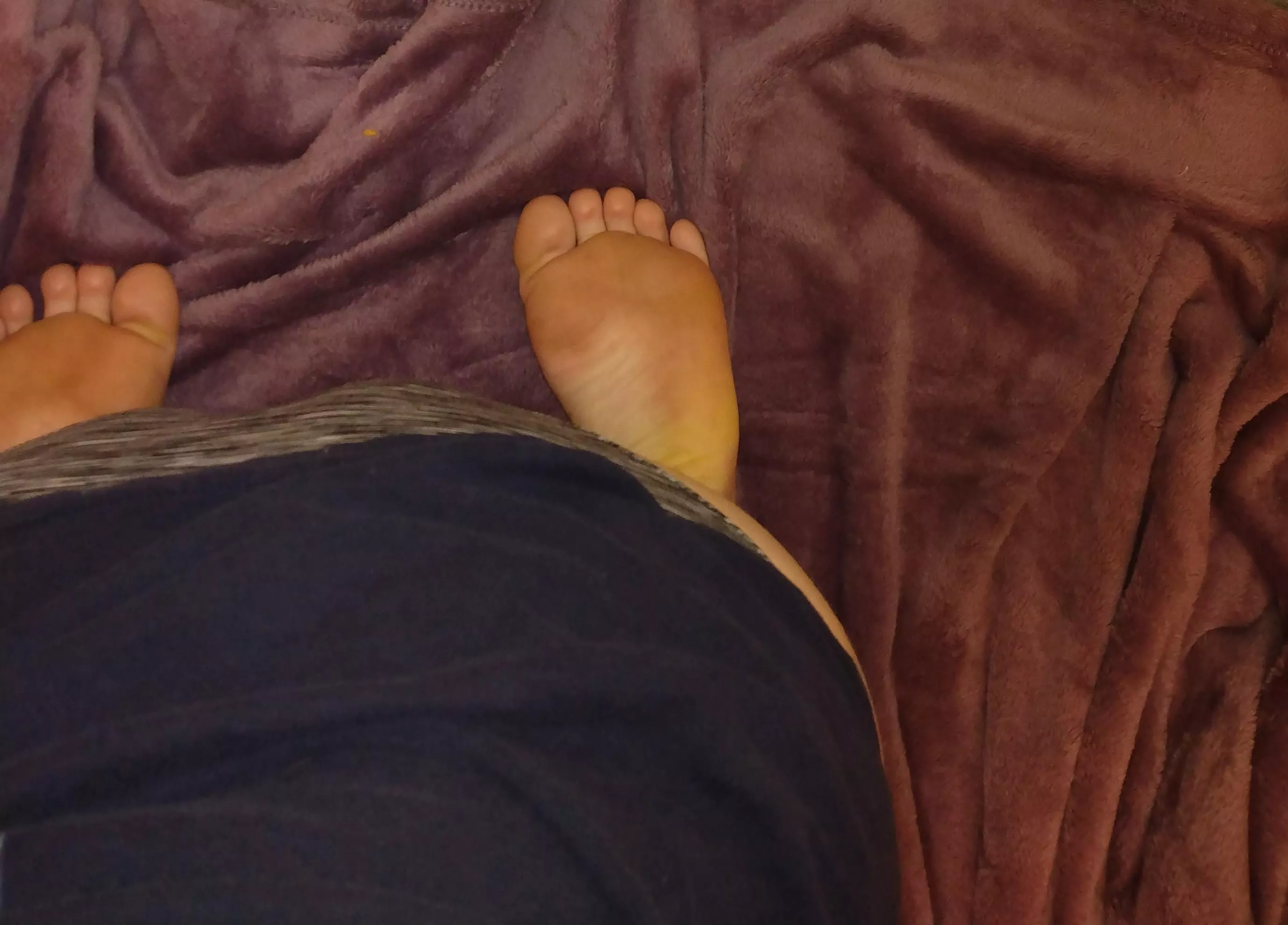 Are you looking at my feet?💋