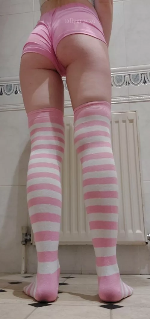 Are you looking at my socks or peachy bum? Are you looking at my socks or peachy bum?