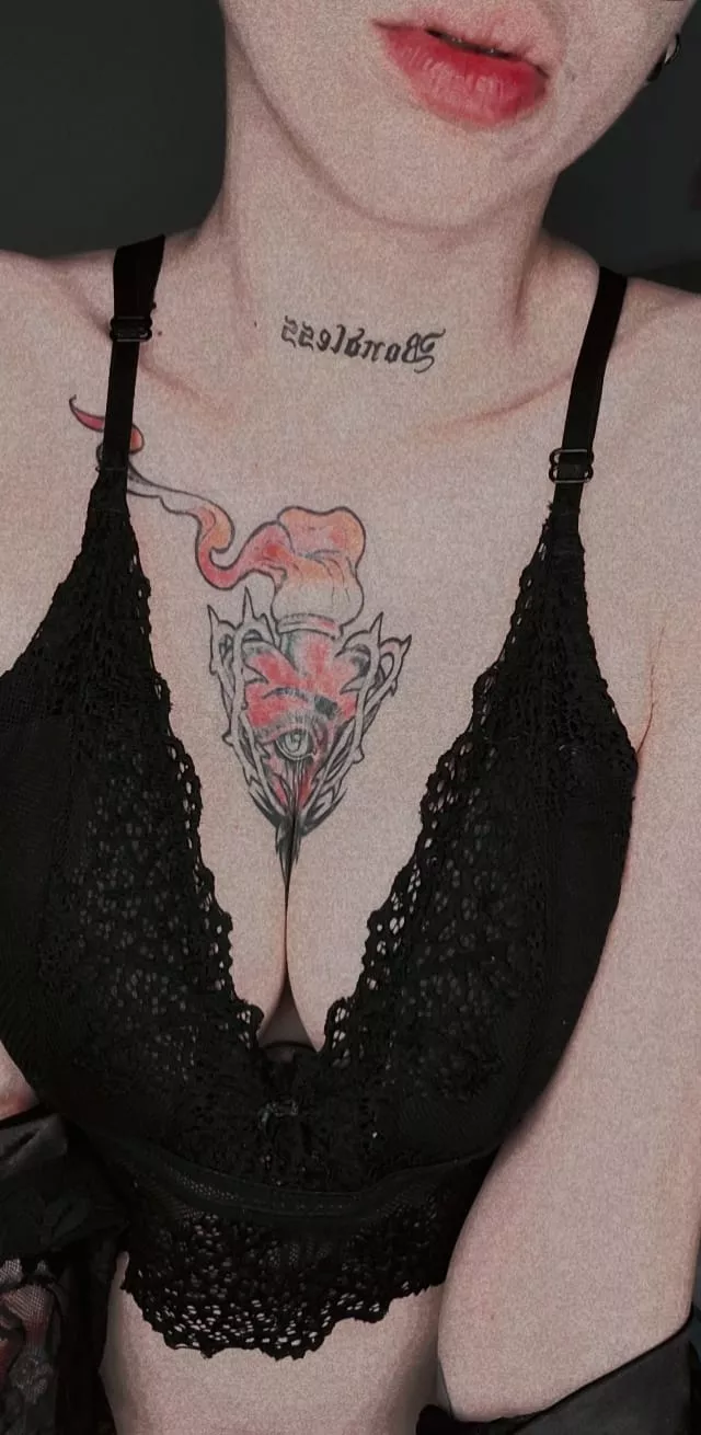 Are you loving my red lips? [Selling] - Cock rates and more, I have discounts In GFE this weekend, come here and find a nice and hot girl ready to you daddy / kik: Kattvon