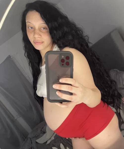 Are you obsessed with my bump as much as me? 33wks 5d Are you obsessed with my bump as much as me? 33wks 5d