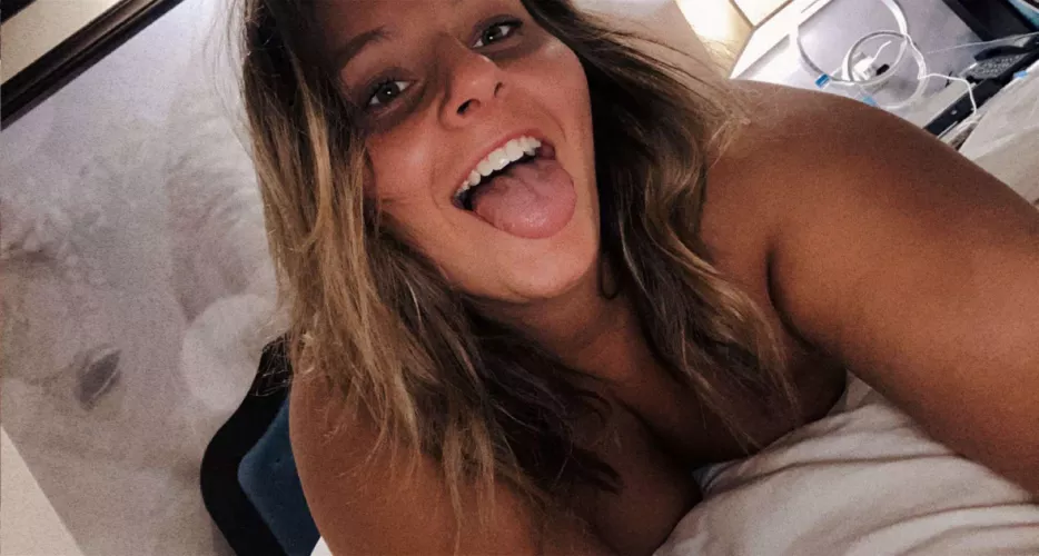 Are you pulling out or creaming my pussy? (20F)