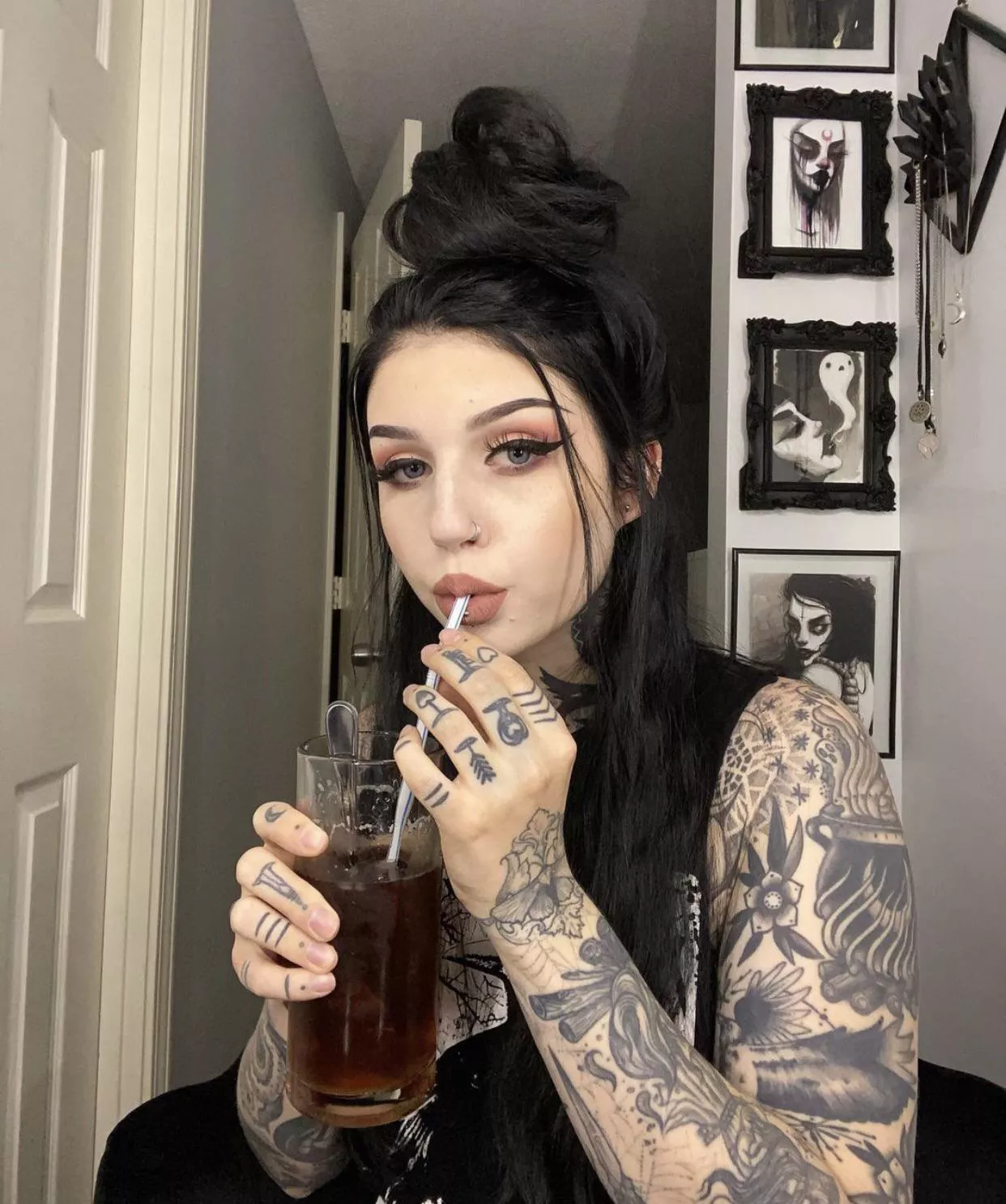 Are you ready to submit? Dominant trap looking for a new subby sissy slave to outsize and humiliate