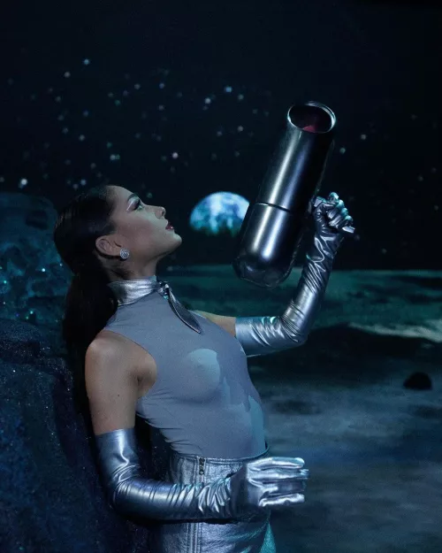 Ariana Grande and her great nipple Ariana Grande and her great nipple