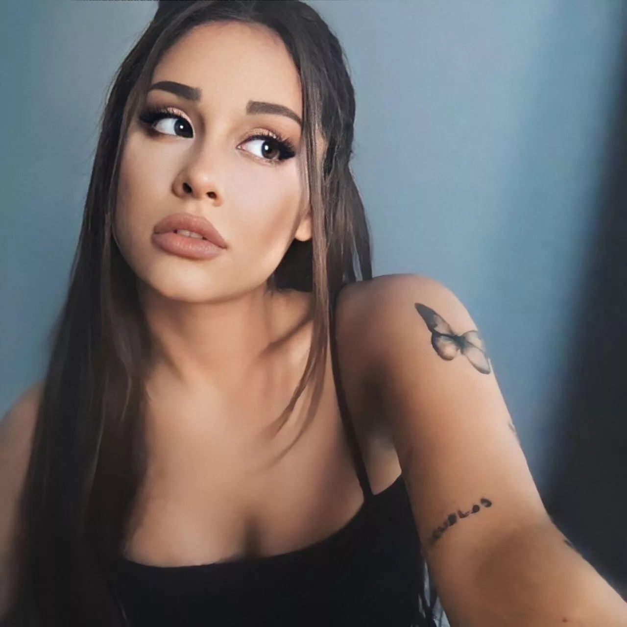 Ariana Grande is so fucking sexy ~ Looking for someone to give me dom JOI as her. Need to cum for Ari so bad <3 Ariana Grande is so fucking sexy ~ Looking for someone to give me dom JOI as her. Need to cum for Ari so bad <3