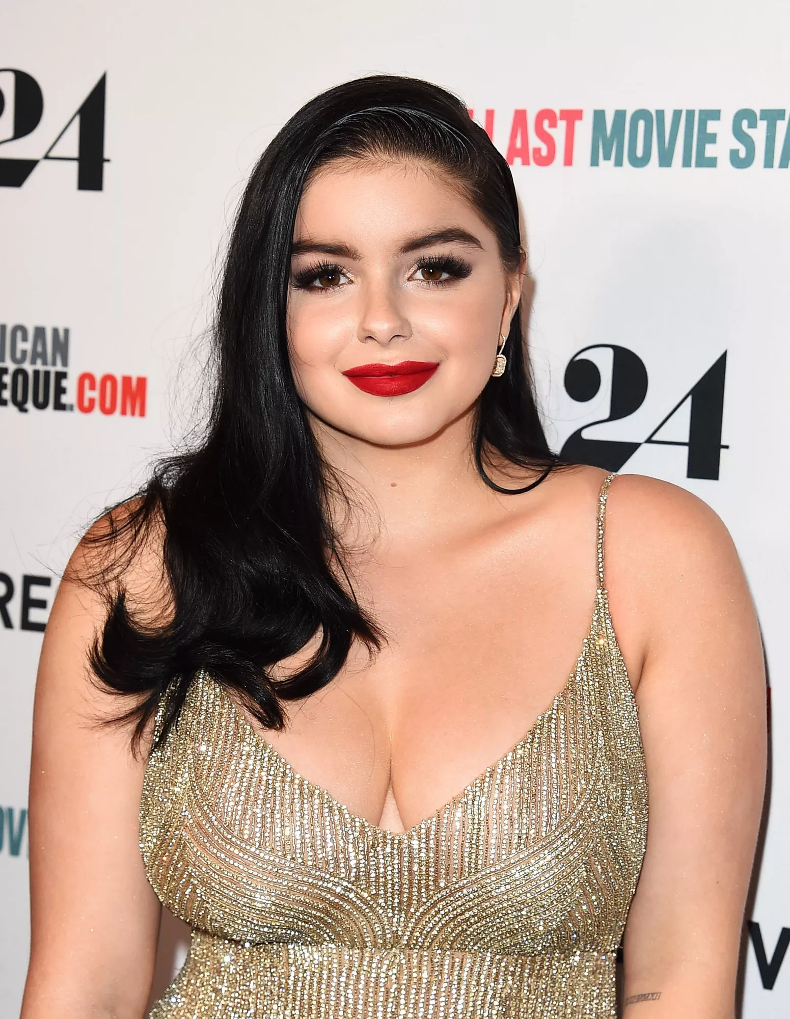 Ariel Winter and her Big Tits Cleavage Ariel Winter and her Big Tits Cleavage
