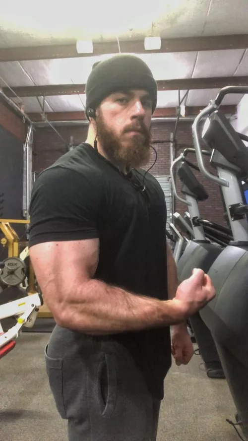 Arm porn! Arm porn!