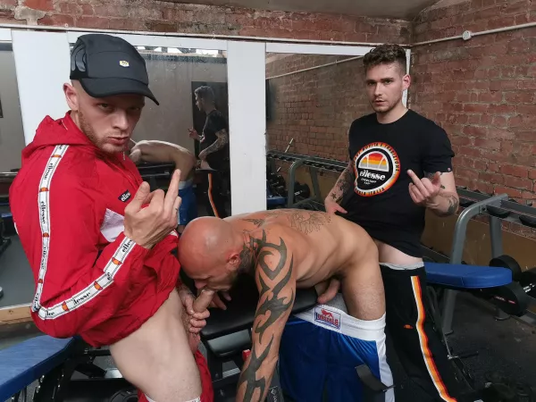 “AronBainXXX and bud show attitude while servicing dude” ...