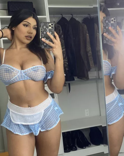 Arrows up if your dick is bigger than 4 inches! π»: nicoleebankss