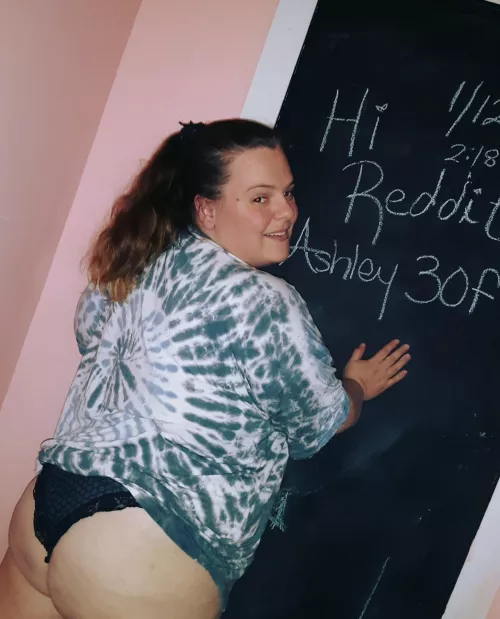 Ashley 30F and I love pussy. I'm addicted to the smell and the taste. I can verify if you can girl's. Pm me