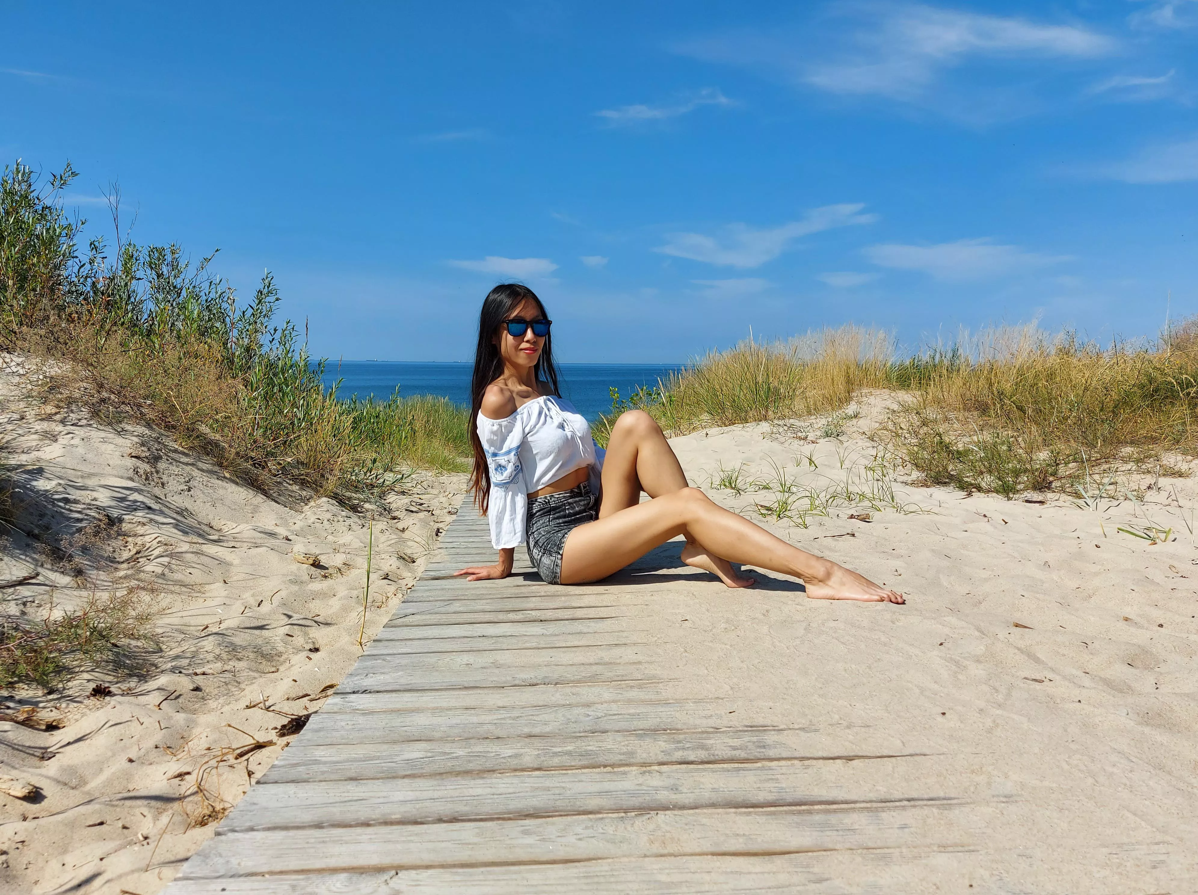 ASIAN BABYDOLL ⭐ come check what's under these clothes🍷 50% promo and 5$ only ❤🍷 I post daily and do private requests as well ⭐ OF: murrr