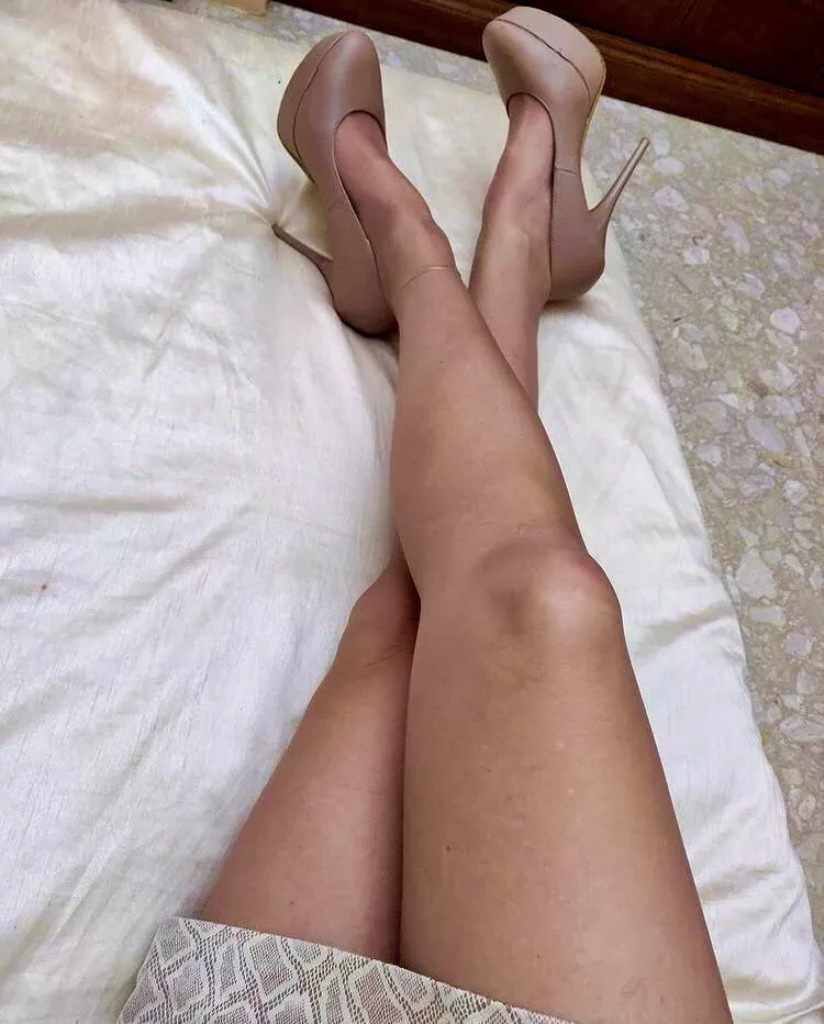 Asian girl heels Asian girl heels