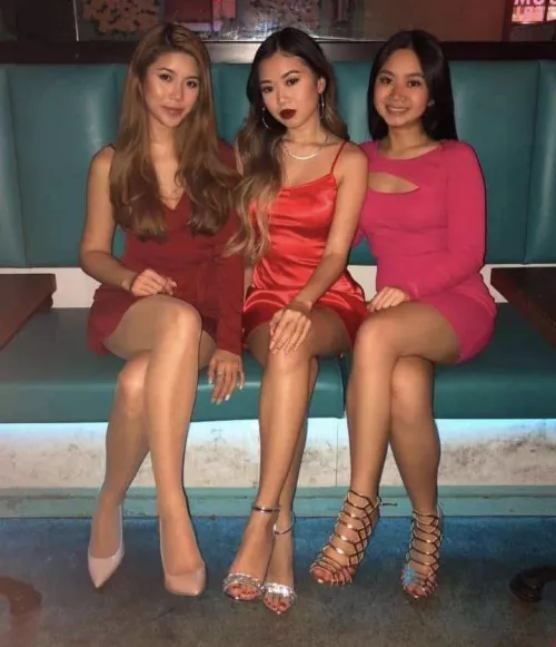 Asian Ladies in Dresses Asian Ladies in Dresses