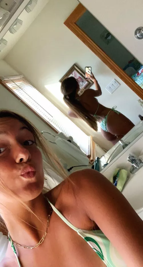 Ass in the mirror