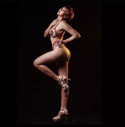 Ass, thighs and boobs all look so fuckable