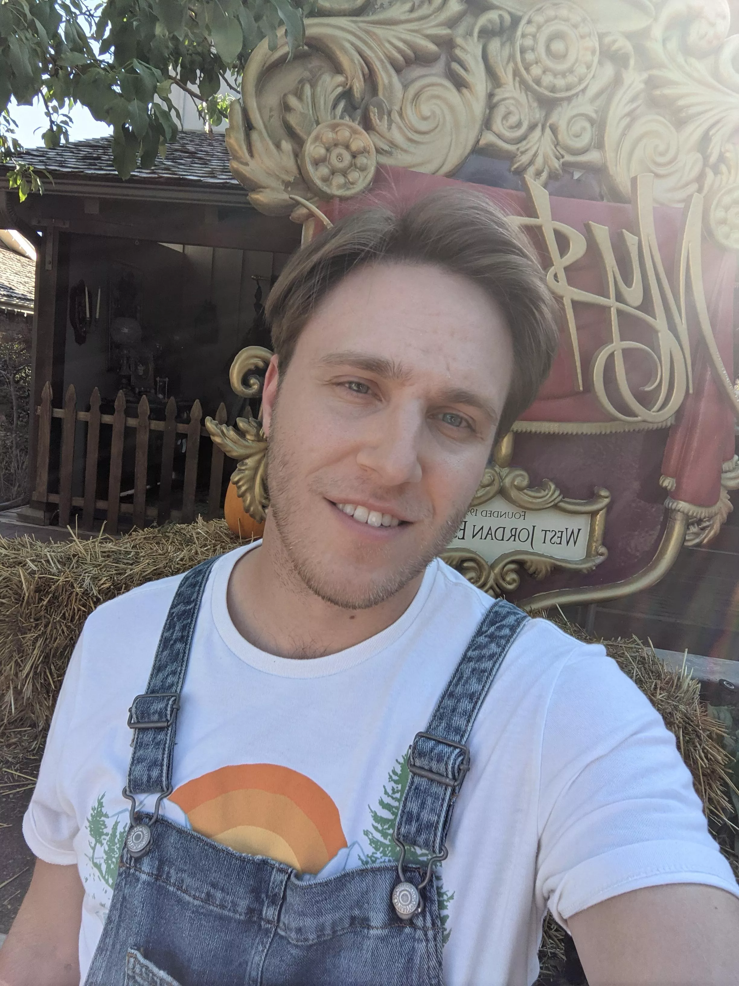 At a cute witch themed market 🧙 favorite time of year 🧹🧡