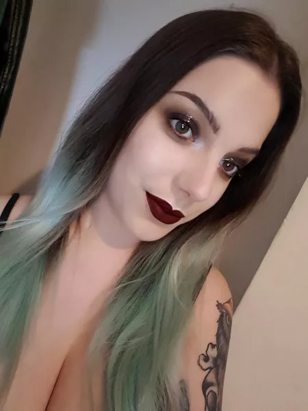 Attempting a glossy eye look! Attempting a glossy eye look!