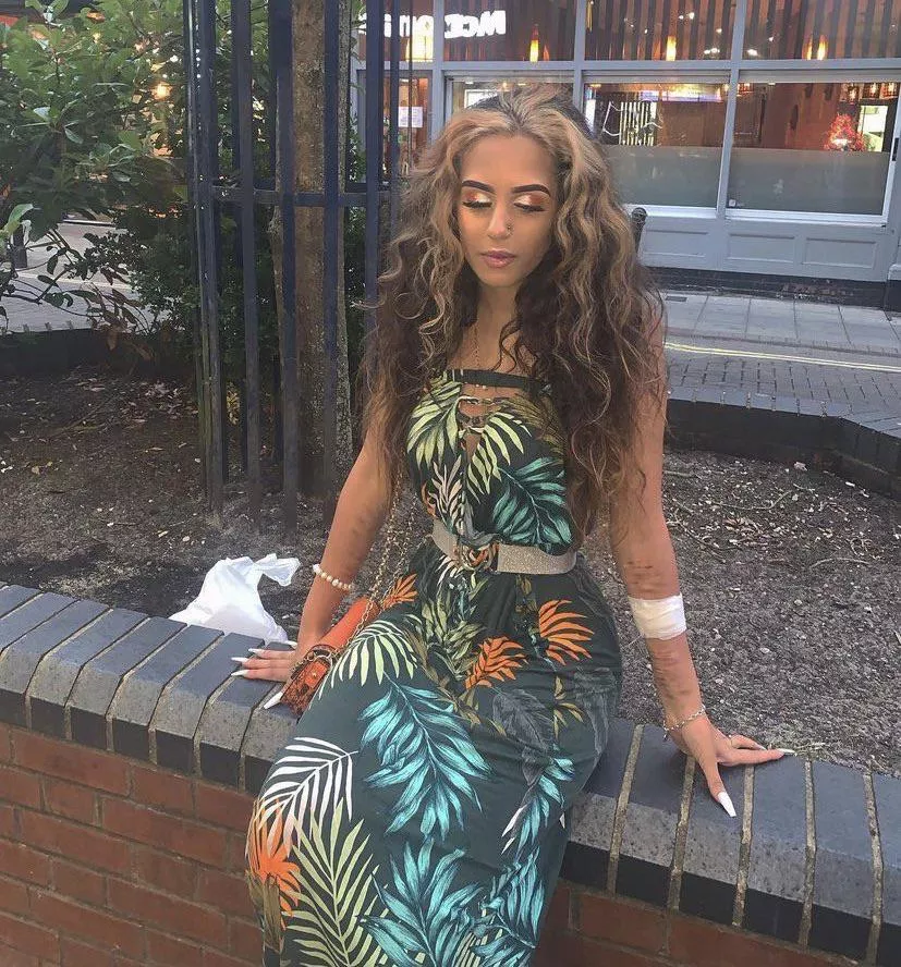 Auctioning myself off to pay drug debts. 18 years old trained in sucking cock although still a virgin. Bidding starts at £100 plus the cab fare to you