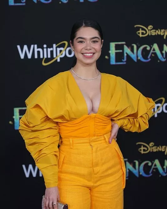 Auli'i Cravalho's perfect tits make me feel so fucking bi Auli'i Cravalho's perfect tits make me feel so fucking bi