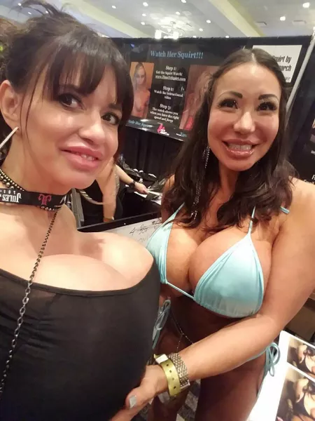 Ava with Lilly_4k Ava with Lilly_4k