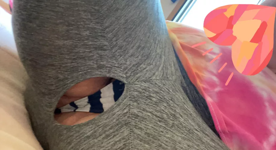 aw darnβ¦ a hole in my pantsβ¦ how *inconvenient* π₯΅π€«