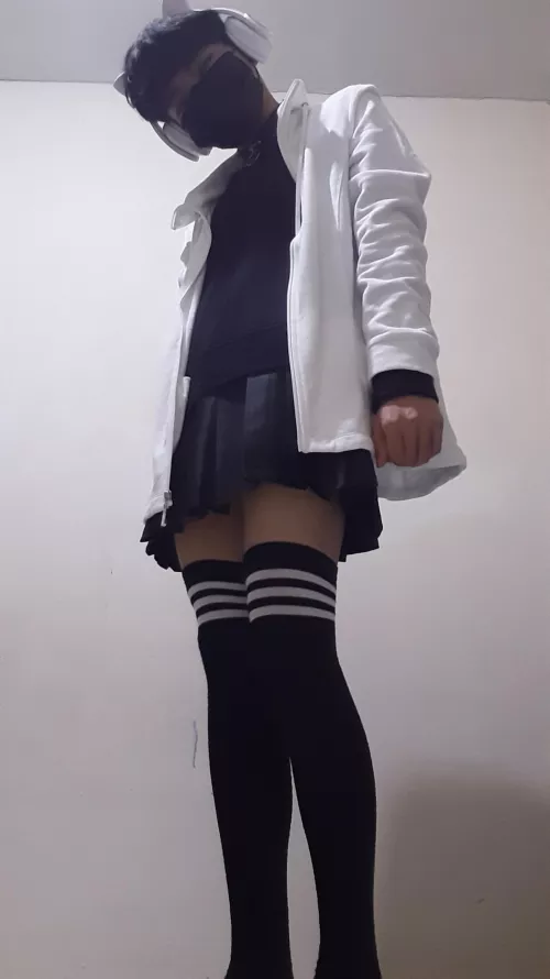 Awww look at you down there, so smol...how cute😏