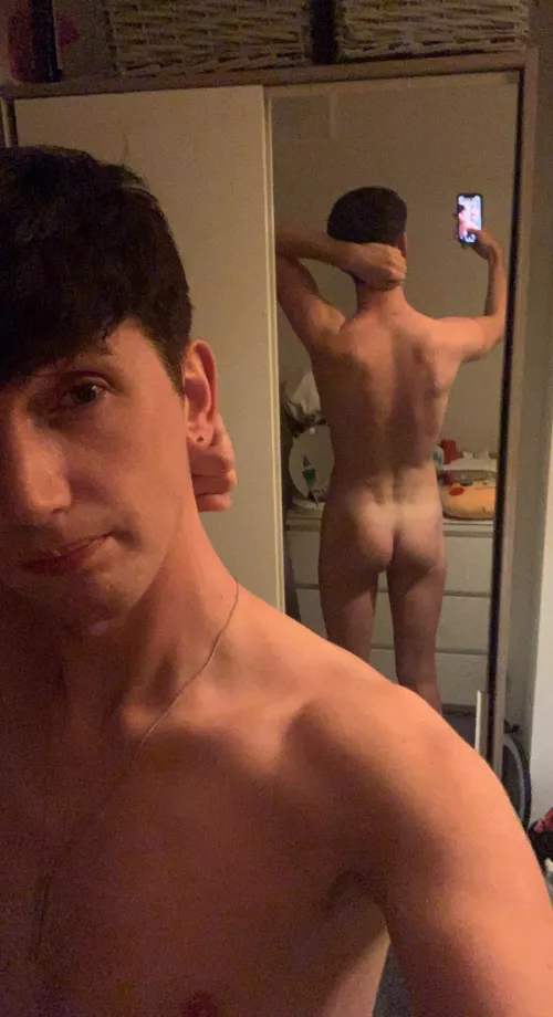 Aye this dumb college kid is naked again πβοΈ