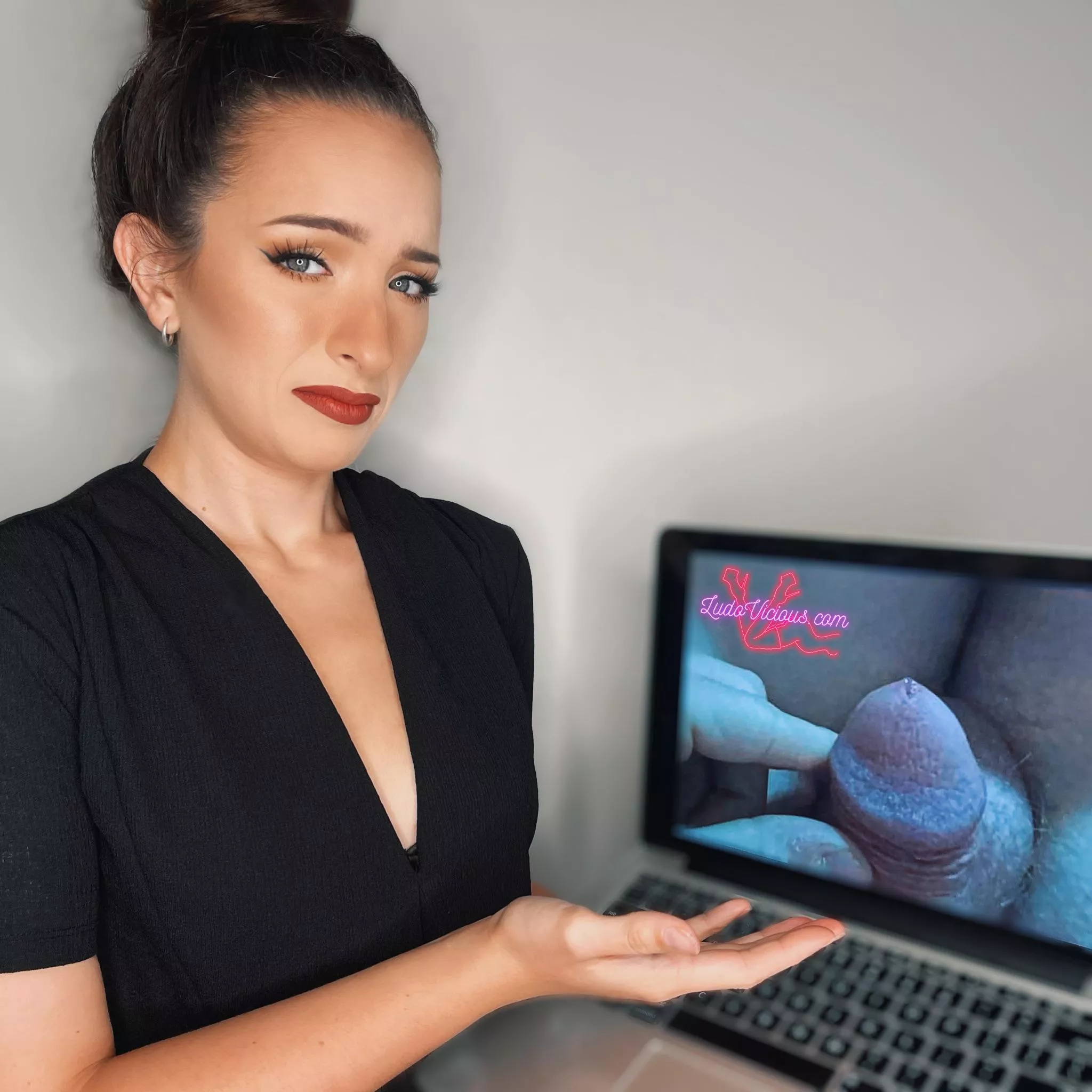 Baby dick brandy wants me to expose him to the internet in hopes someone will appreciate his little peter. What do you think? 🧐🤏🏻 [domme]