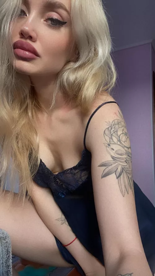 Baby, don't miss the chance to meet a Russian student for free link in profile😘🎁