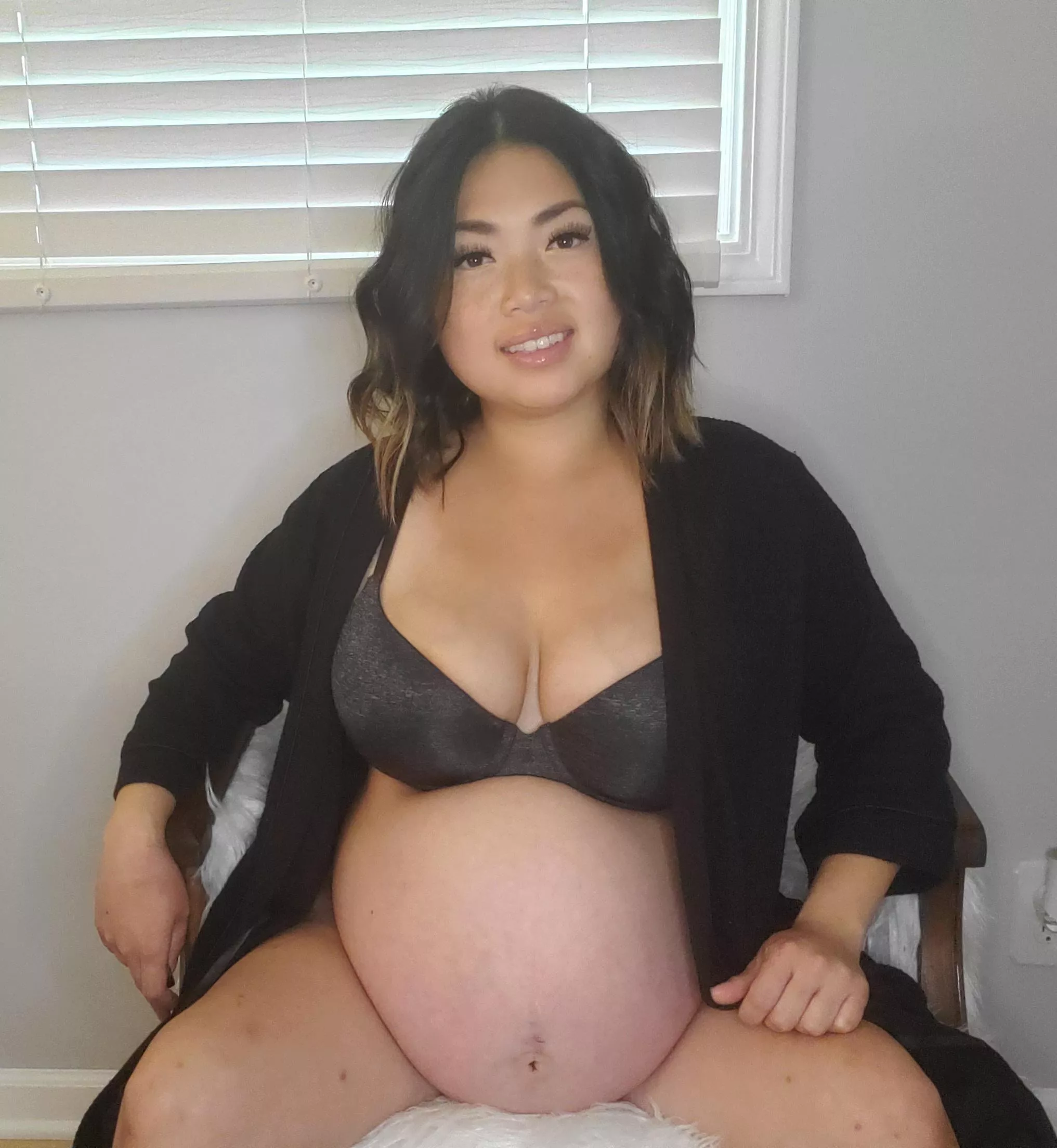 Baby soft skin, huge titties, and pregnant belly π Baby soft skin, huge titties, and pregnant belly π