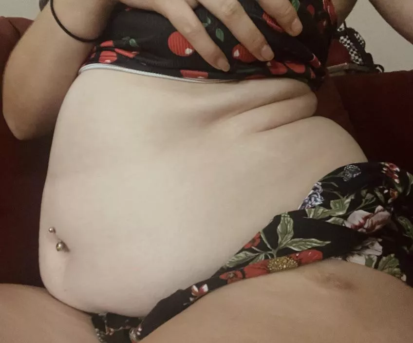 Back and Fatter than ever, message me to make this piggy even fatter 🐷🐷