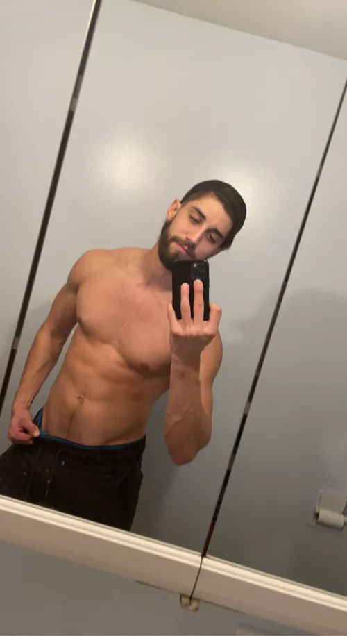 Back from the gym. Would any ladies like to pull these off of me and have some shower fun?😌