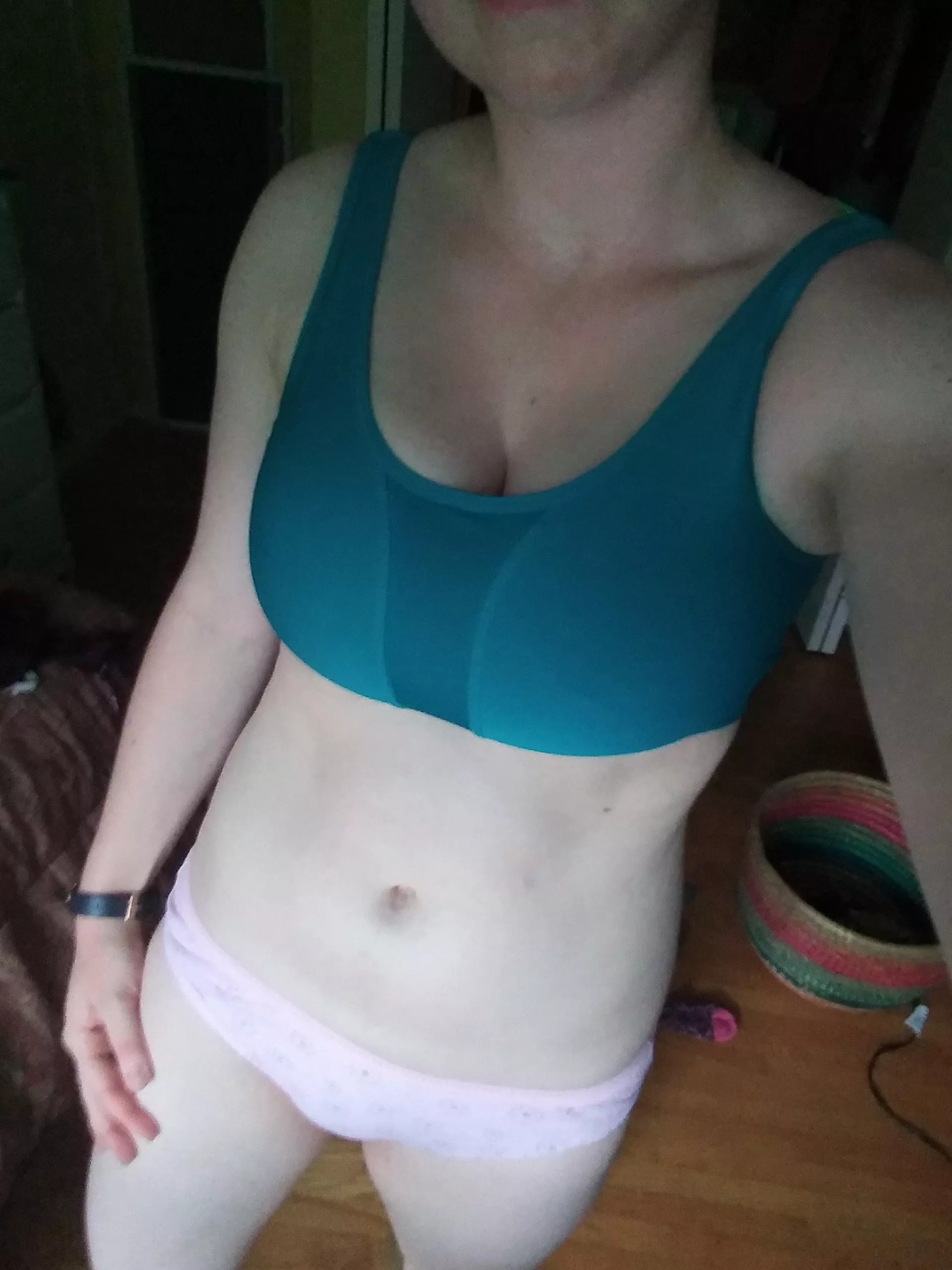 Back to work for me today! Crappy weather here so I slept in instead of going for a bike ride... I may have been enjoying a naughty dream or two 😏