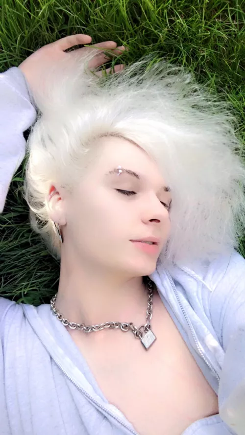 Backkk from my trip from the beach guess who didn’t tan 😵‍💫