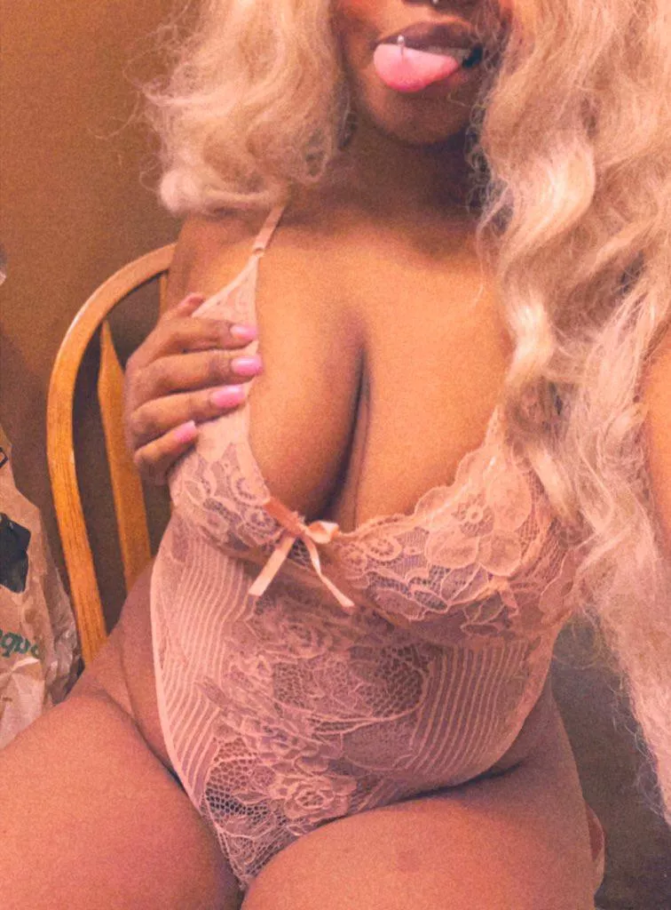 Bad bitch no leash Bad bitch no leash