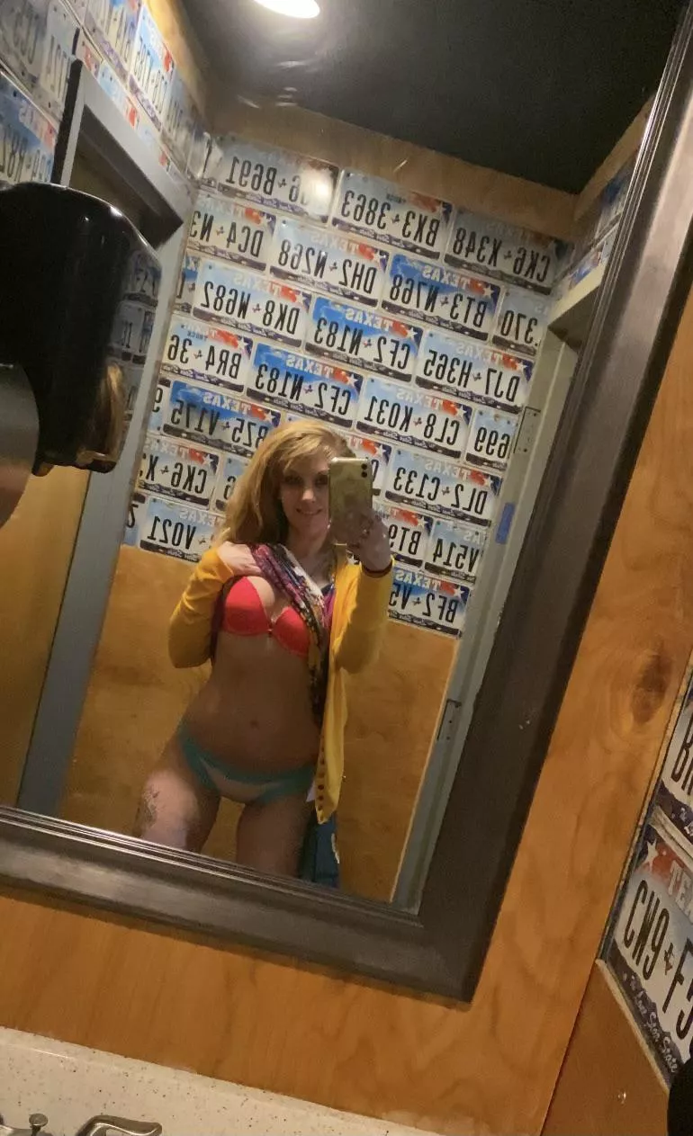 Bad lighting but the panties have pink designs that match the bra… cuteness [f]