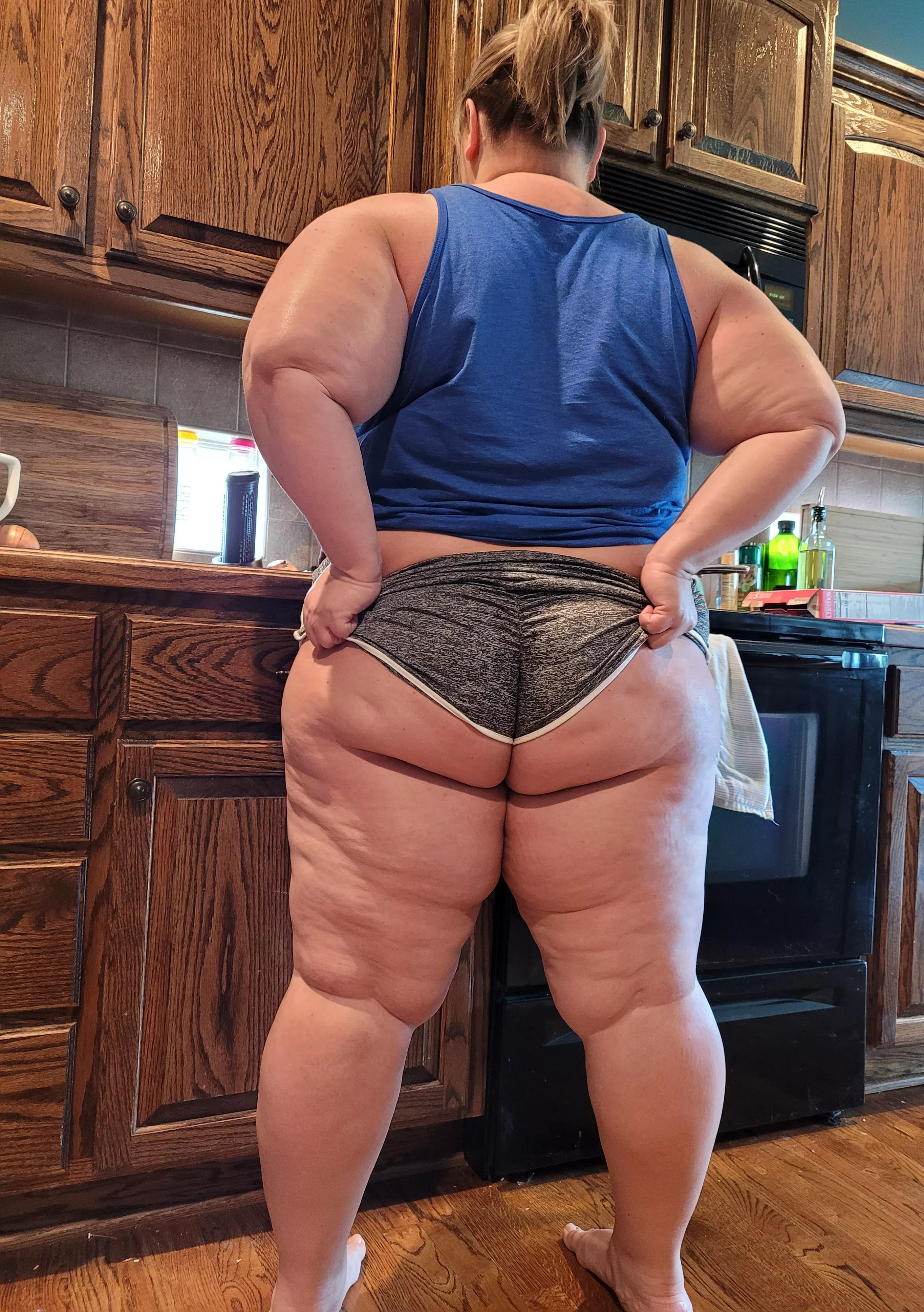 Badonkadonk for days! Badonkadonk for days!