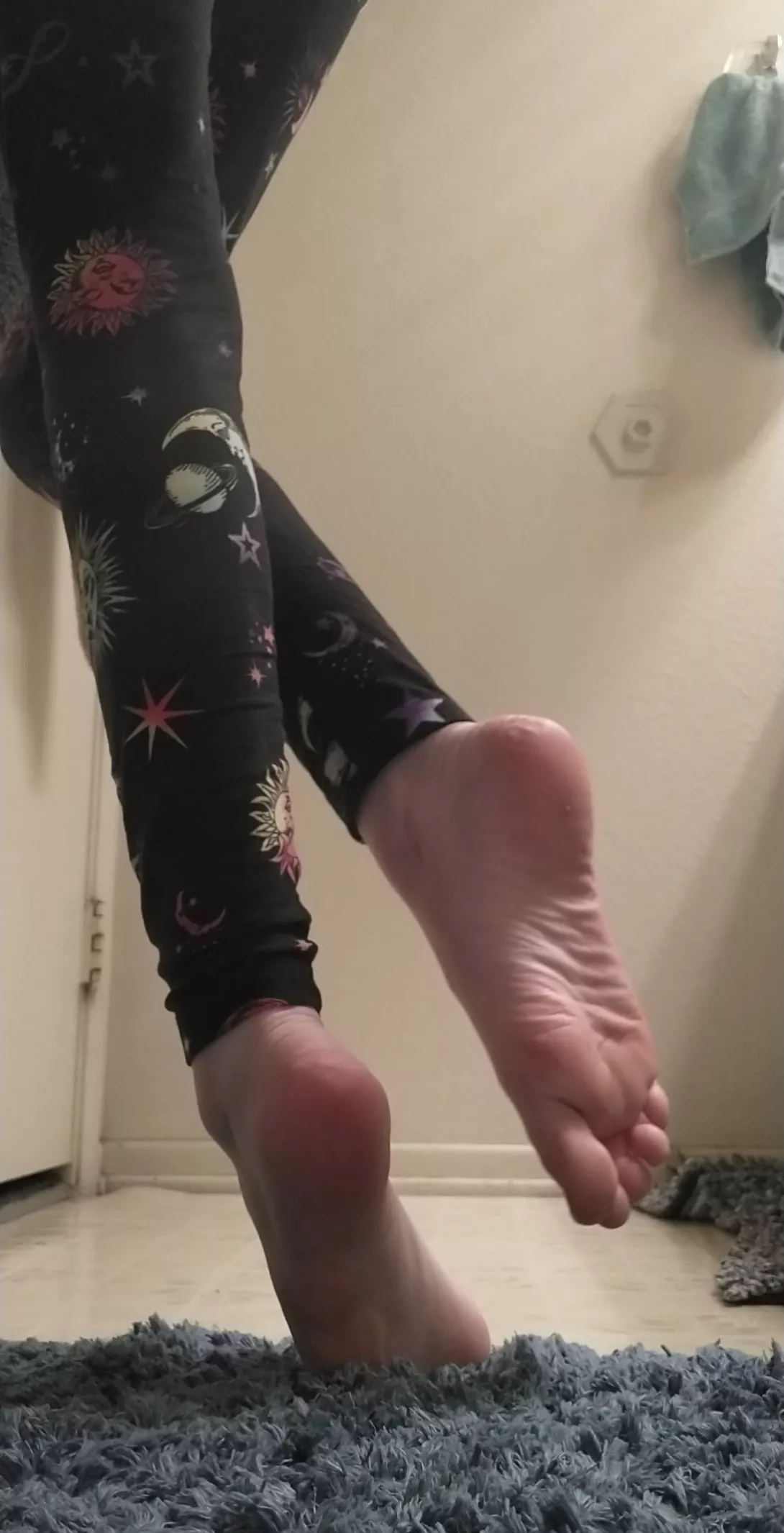 Ballerina pose! I think this one's my favorite! (Dms welcome) Ballerina pose! I think this one's my favorite! (Dms welcome)