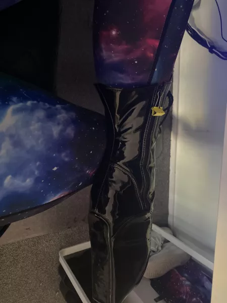 Ballet boots just feel so good to wear almost a natural comfort. Though I can’t walk in then to well lol 😂 Ballet boots just feel so good to wear almost a natural comfort. Though I can’t walk in then to well lol 😂