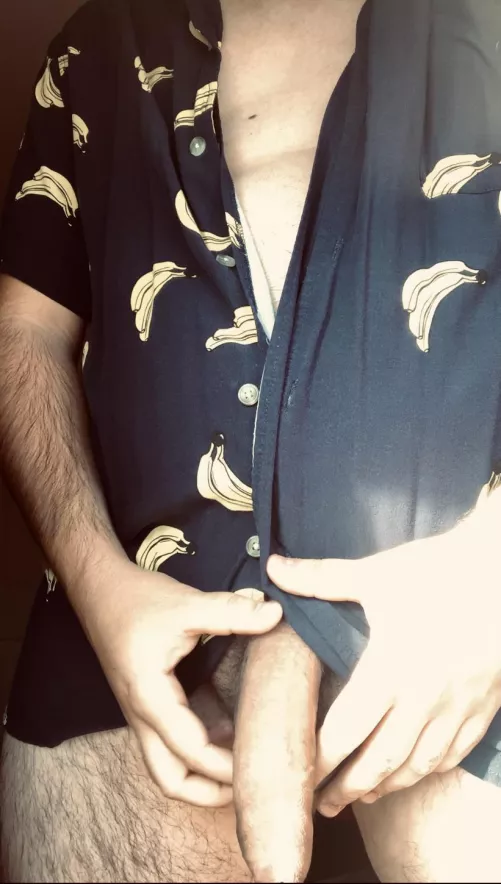 Banana with peel š