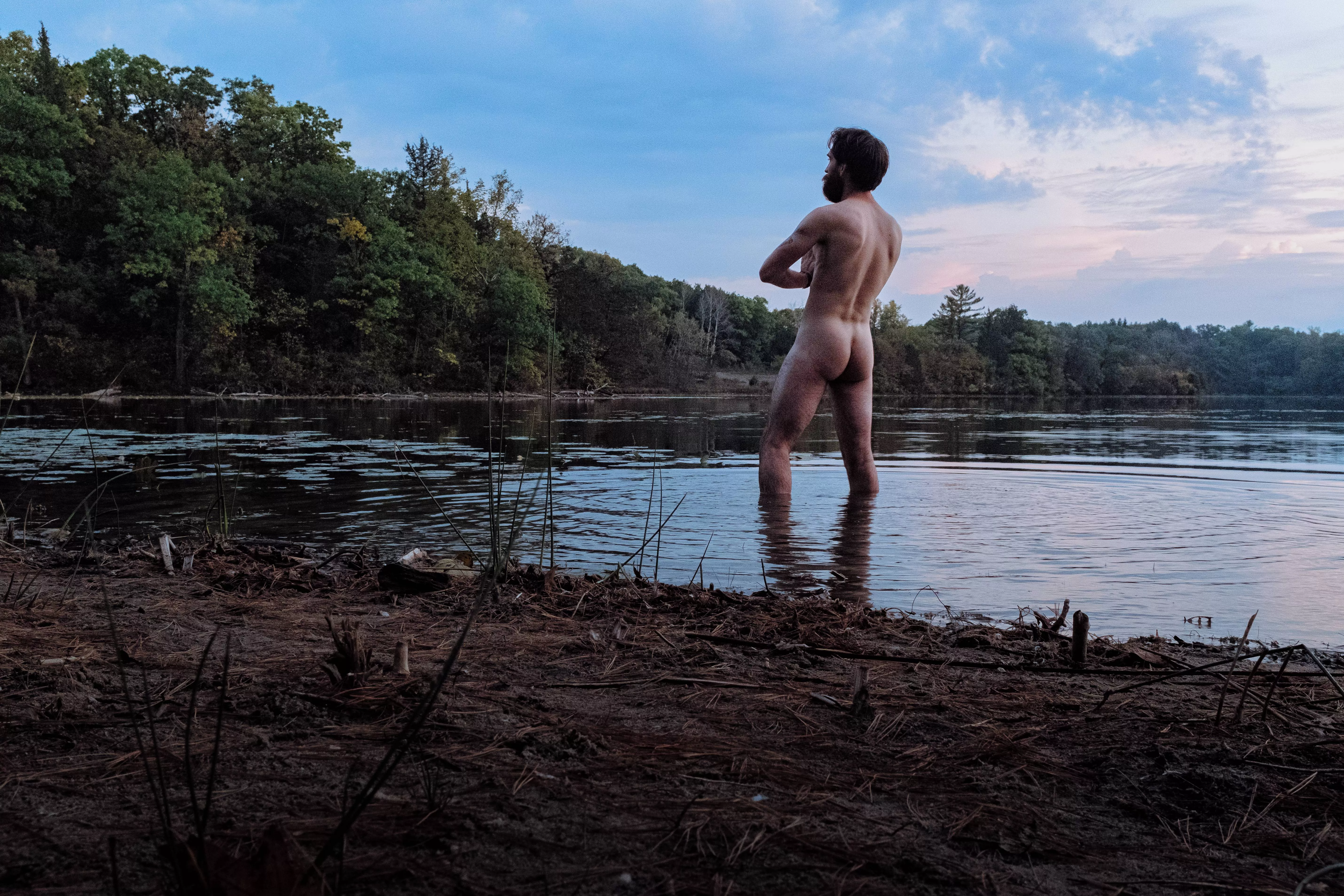 Bare body, bared soul. I love this transitional time of year. ๐๐ผ Bare body, bared soul. I love this transitional time of year. ๐๐ผ