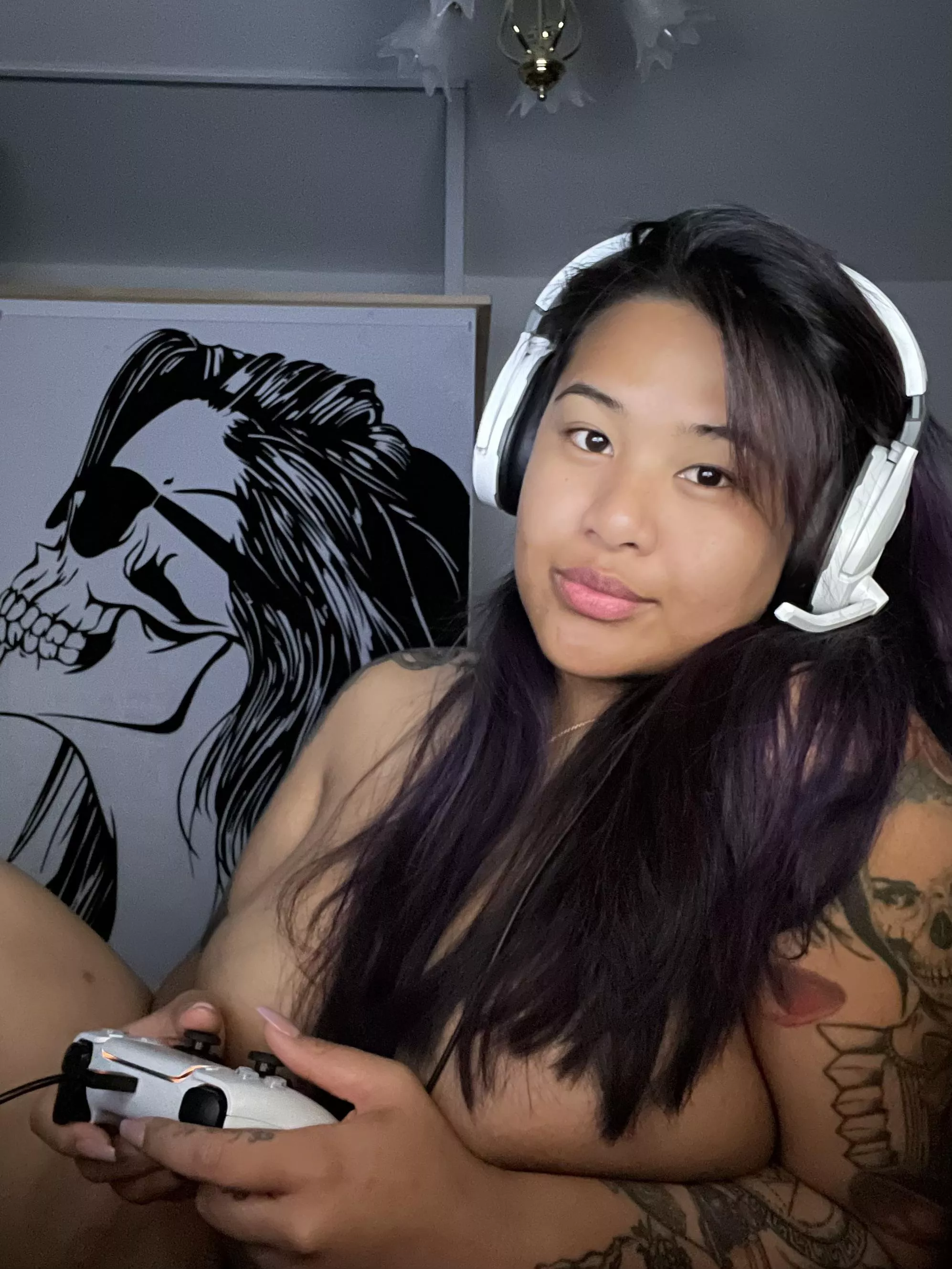 Bare-faced, ready to get into bed, but still looking for someone to play with me. Will you play with me? 💋