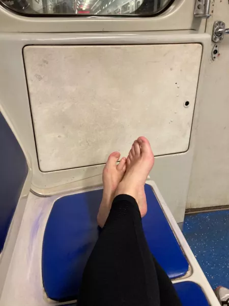 Barefeet in sub is 😍 or 🤯 ?)))
