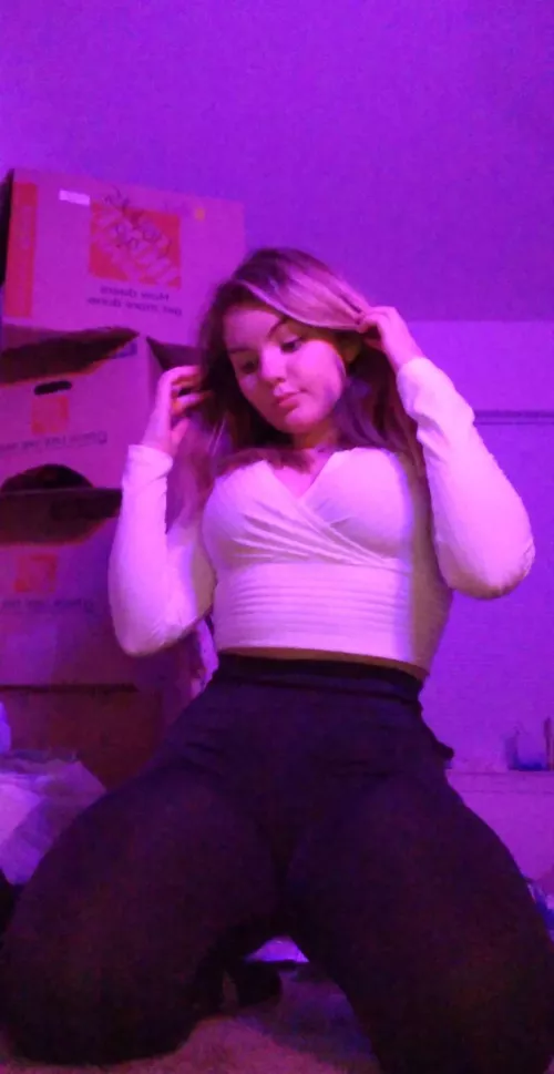 Barely 18 gf unknowing havenβt fucked yet